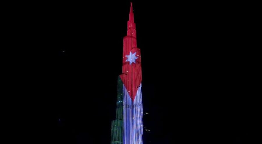 برج خليفة يضيء بالعلم الأردني احتفالا
