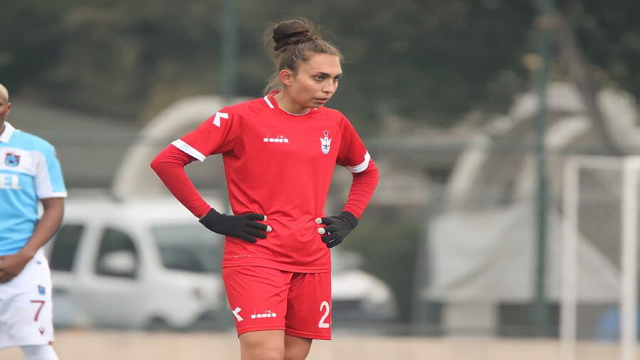 اللاعبة المجالي تحترف في الأهلي السعودي