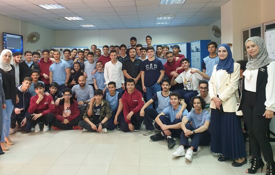 هندسة عمان الأهلية تستضيف طلبة مدارس