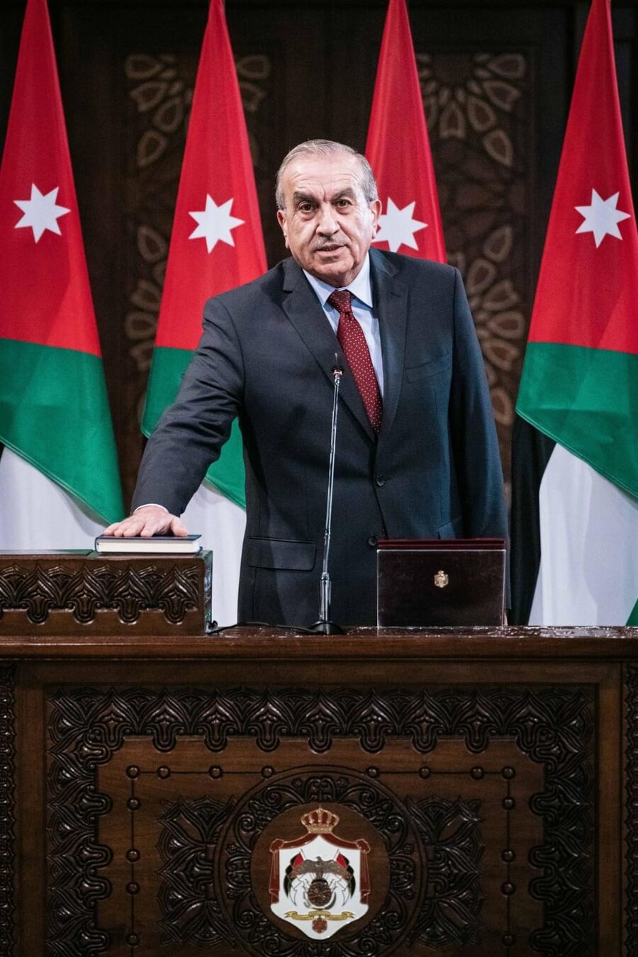 وزير الاشغال يبحث مع نقيب المقاولين