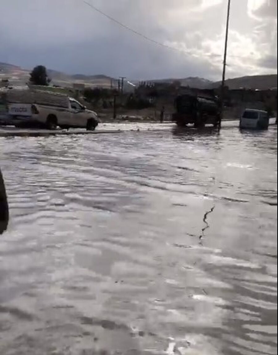 ارتفاع منسوب المياه يغلق جسر البقعة