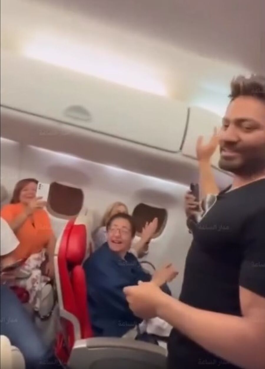 تامر حسني يفاجئ وفدا أردنيا داخل