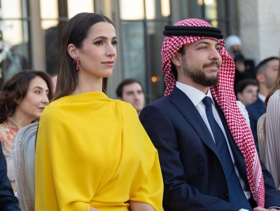 عشيرة القيسي تهنئ الملك والملكة بزفاف