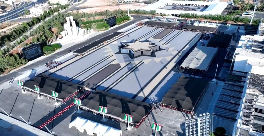 مباشر: مأدبة العشاء التي يقيمها الملك