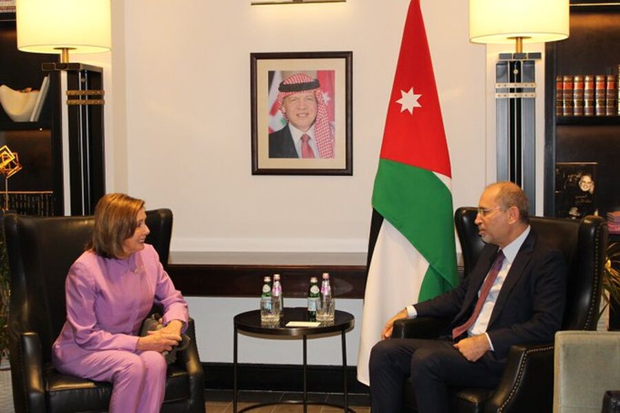 وزير الخارجية يلتقي النائب عن الحزب