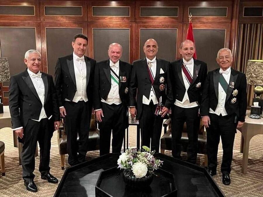 صورة جماعية لمسؤولين اردنيين