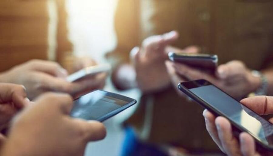 7.6 ملايين مشترك بخدمات الهواتف النقالة