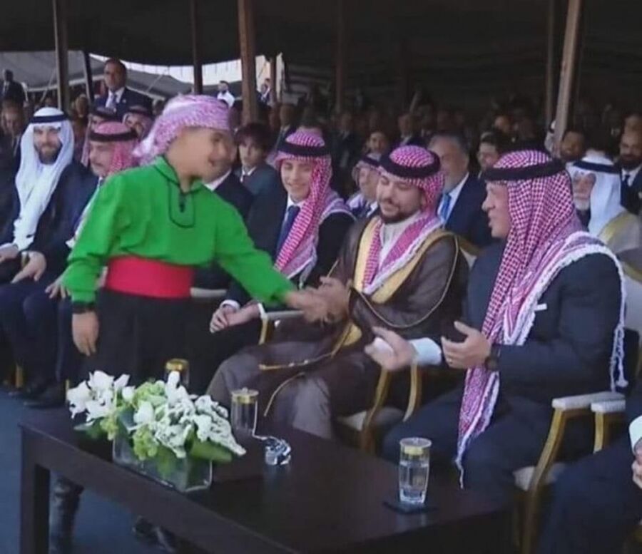 فرقة غزلان الرمثا: صورة الحافلة لفرقة