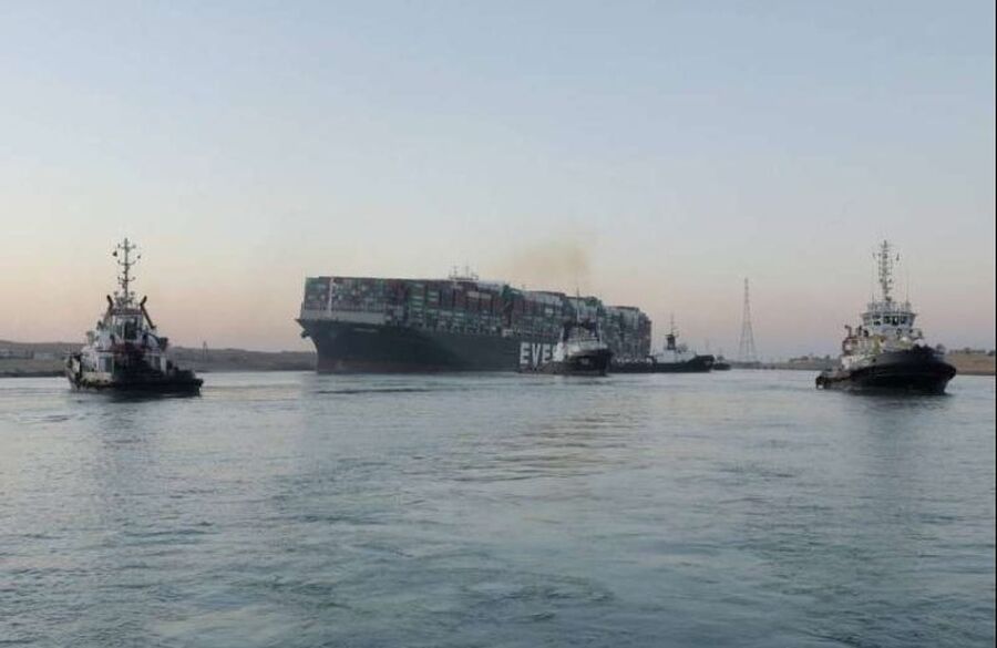 الدفع بـ 3 قاطرات لقطر ناقلة