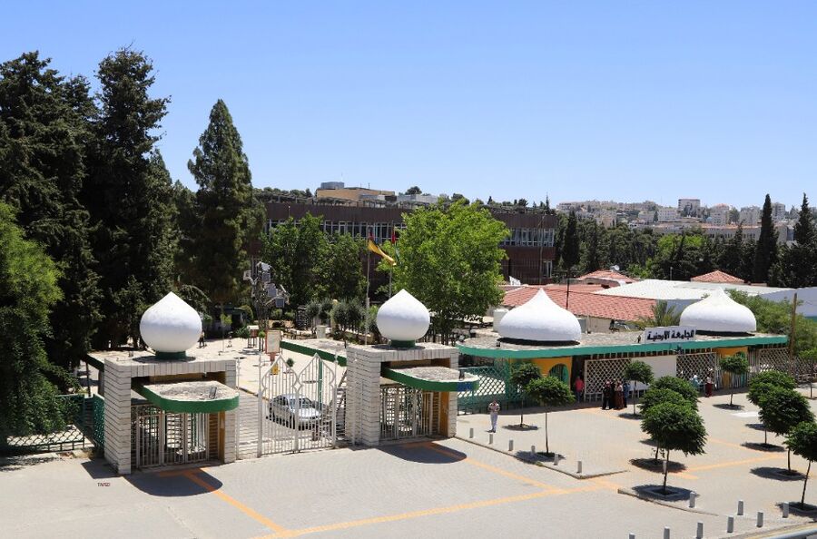 الجامعة الأردنية تصدر عقوبات بحق 12
