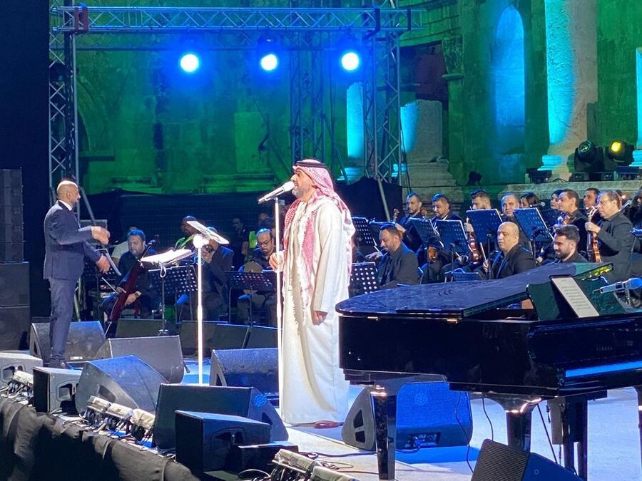 الجسمي يعبر عن فرحه بإحياء حفل