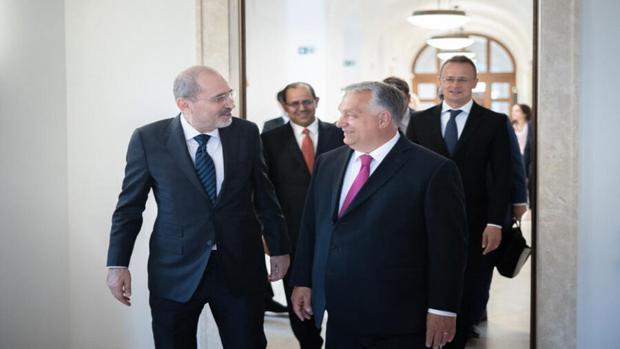 الصفدي: لن تتوقف الهجرة ببناء الأسوار