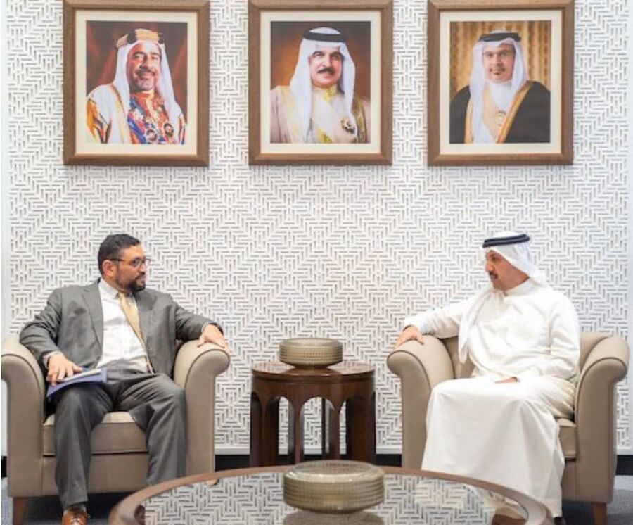 وكيل الخارجية البحريني يستعرض مع نائب
