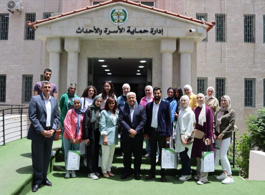 طلبة قسم التصميم الجرافيكي في جامعة