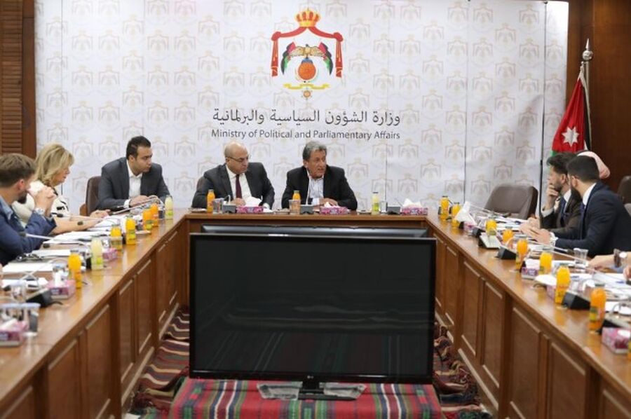 عزايزة يلتقي منظمات دولية وهذا ما