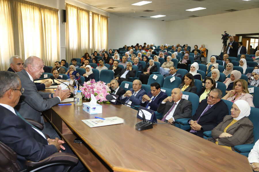 الفايز: الملك يؤكد على أن الأردن