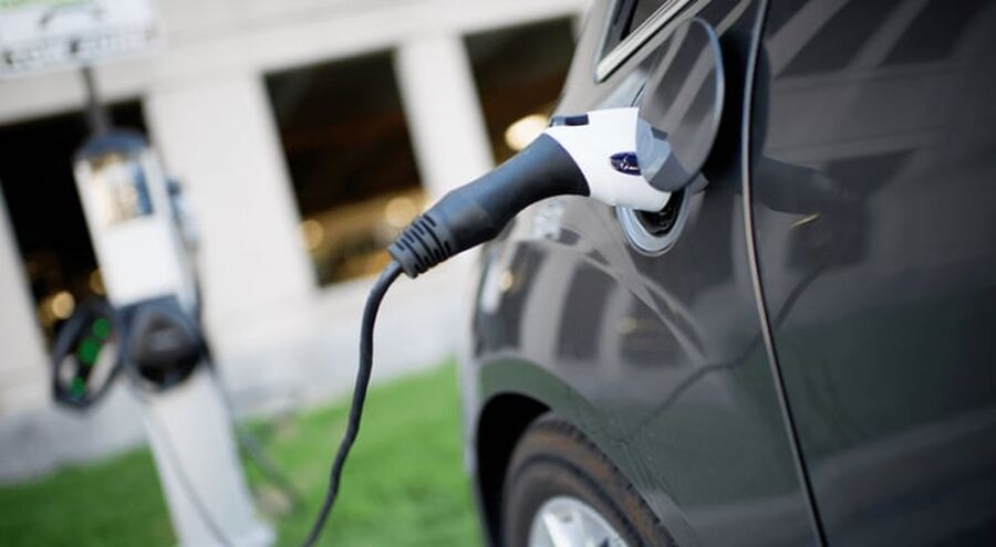 بطاريات سيارات الكهرباء مصدر للطاقة النظيفة..