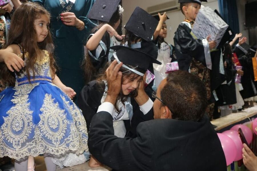 الصحفي نايف دهيليز يبارك لحفيدنه الاولى