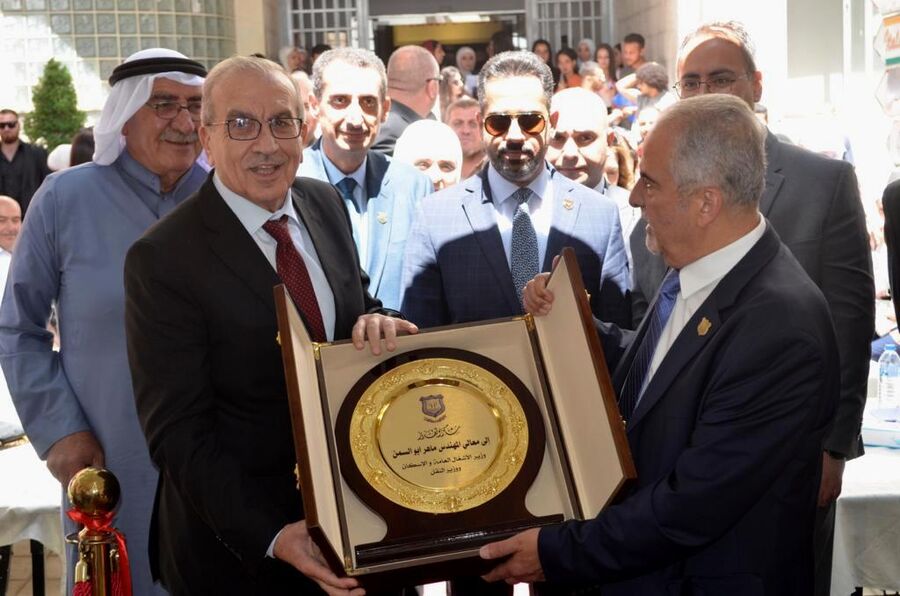 أبو السمن يفتتح فعاليات اليوم الوظيفي