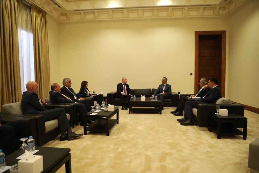 القيسي يبحث مع نظيره السوري سبل