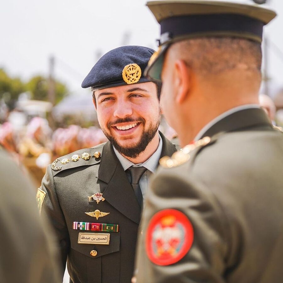 نائب الملك يبارك للذين تقلدوا “أوسمة”