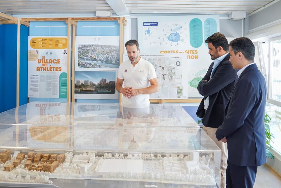 الشيخ جوعان يلتقي مدير القرية الرياضية