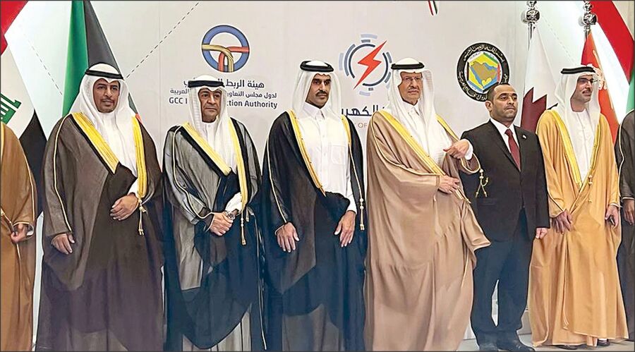 بتمويل قطري كويتي.. بدء الربط الكهربائي