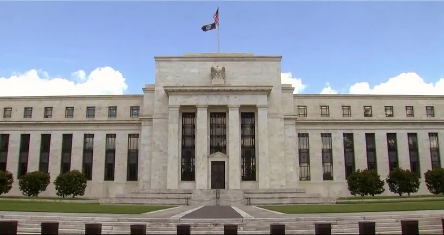 الفيدرالي يتجه إلى تثبيت الفائدة للمرة