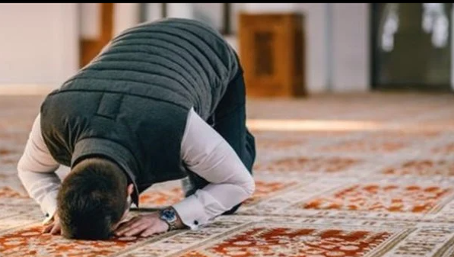 هل يجوز الصلاة بين الظهر و