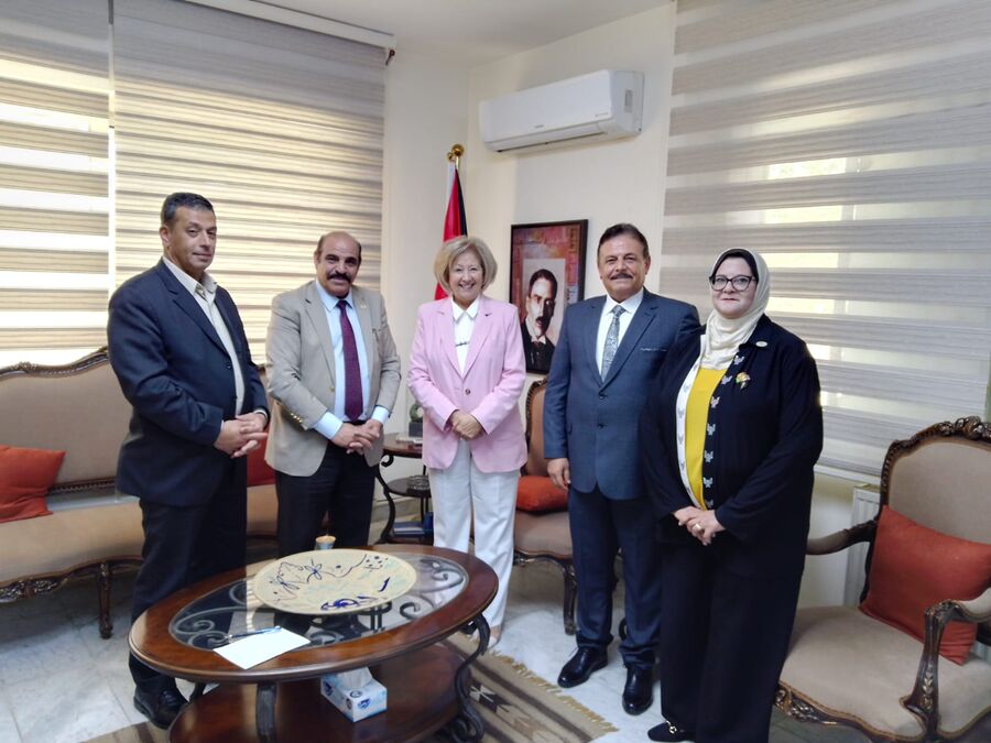 وزيرة الثقافة تلتقي ادارية اتحاد الكتاب