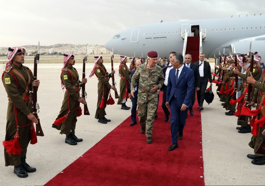 ملك بلجيكا يصل المملكة في زيارة