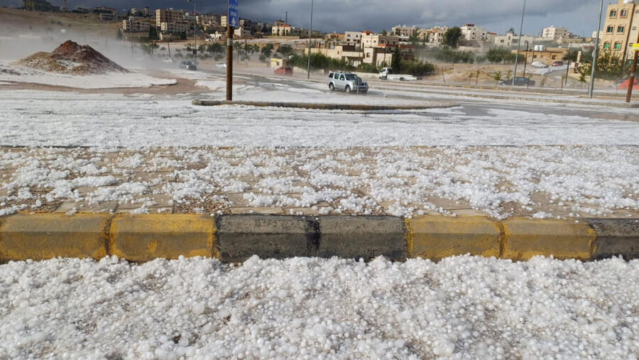 الأرصاد: لا مؤشرات لزخات للبرد بأحجام