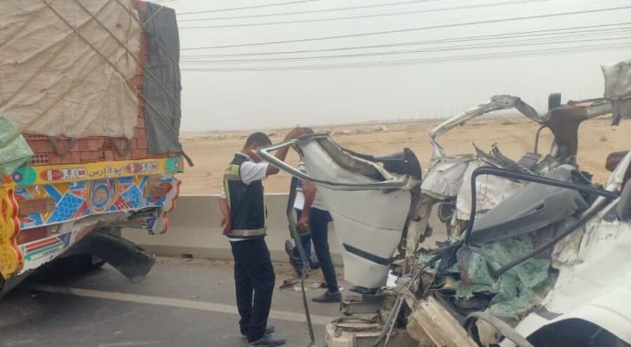 مصرع 15 مصريا على الطريق الصحراوي