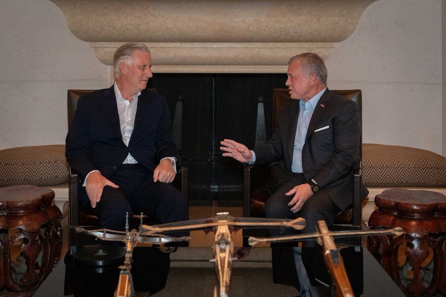 الملك يلتقي في بيت الأردن الملك