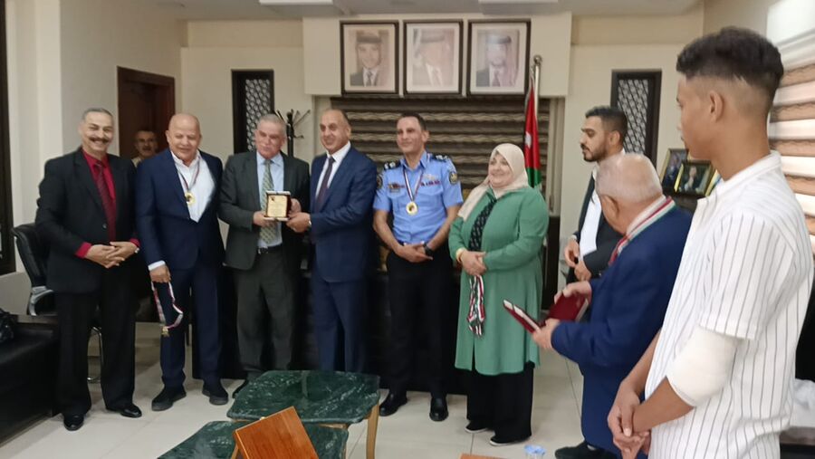 تكريم نشطاء شاركوا في تجهيزات زفاف