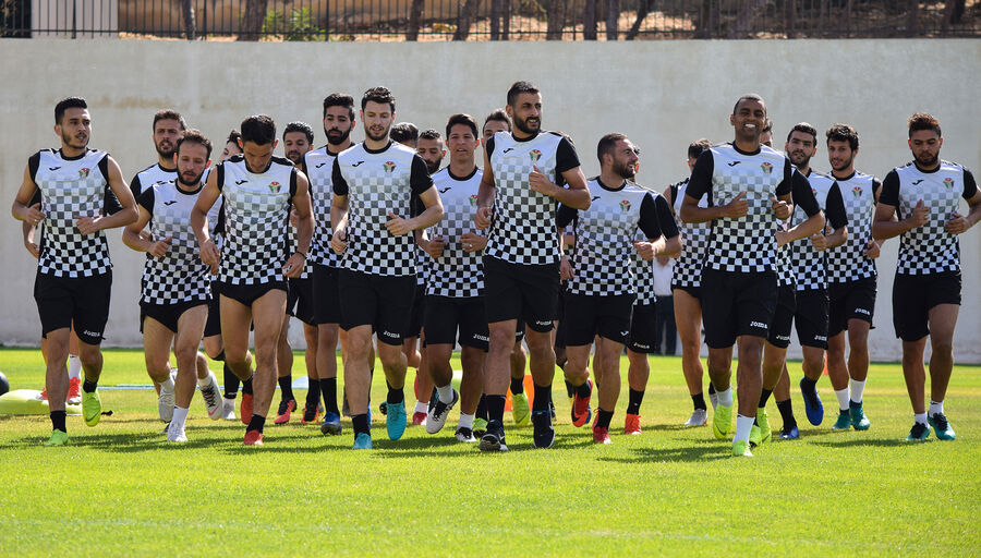 المنتخب الوطني لكرة القدم يلتقي نظيره