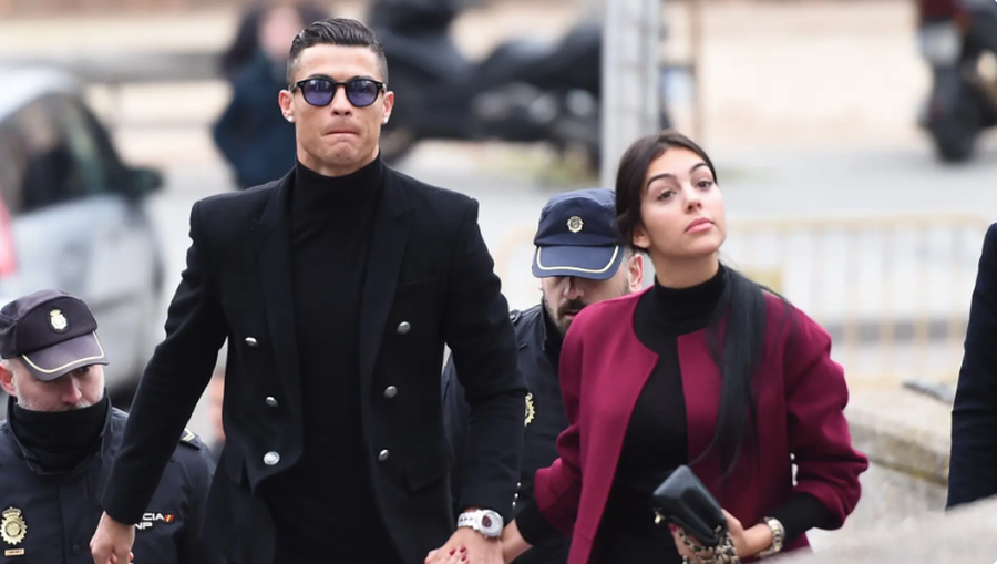 ما هي تفاصيل عقد انفصال كريستيانو