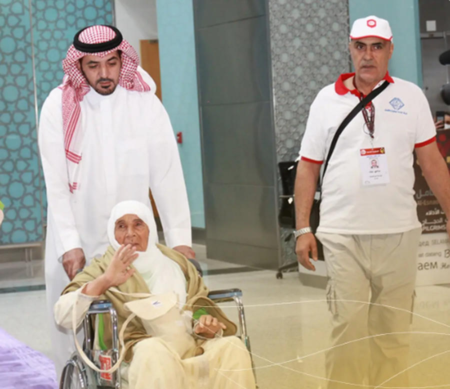 تبلغ 104 سنوات.. معمرة تونسية تصل