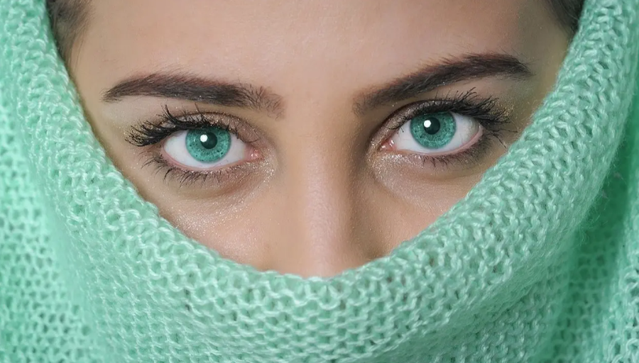 ما هو أندر لون عيون حول