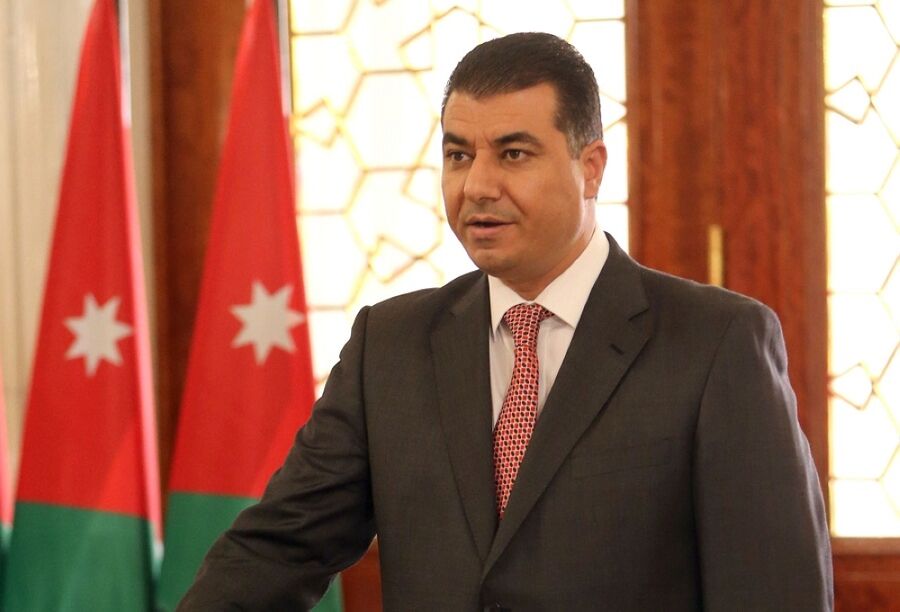 15 شاحنة خراف بلدية تدخل الأراضي