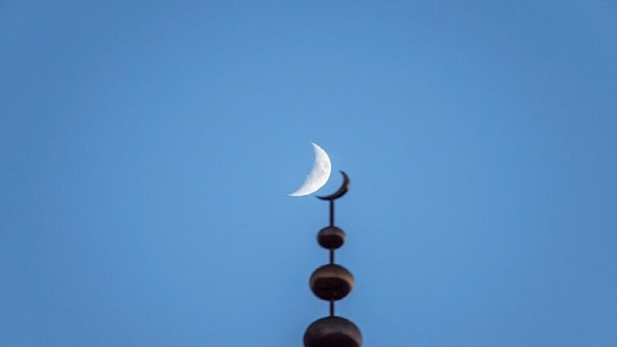 السعودية تدعو إلى تحرّي رؤية هلال