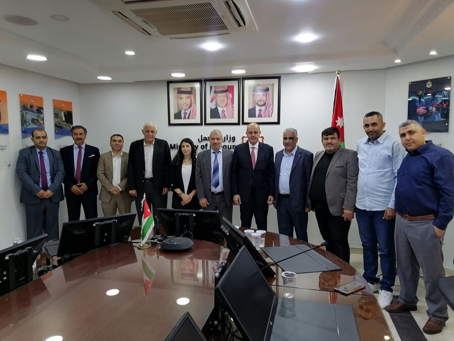 اتفاقيتان جماعيتان لصالح 90 عاملا في