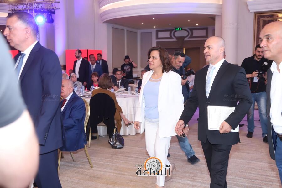 خلود السقاف أمام منتدى المال والأعمال