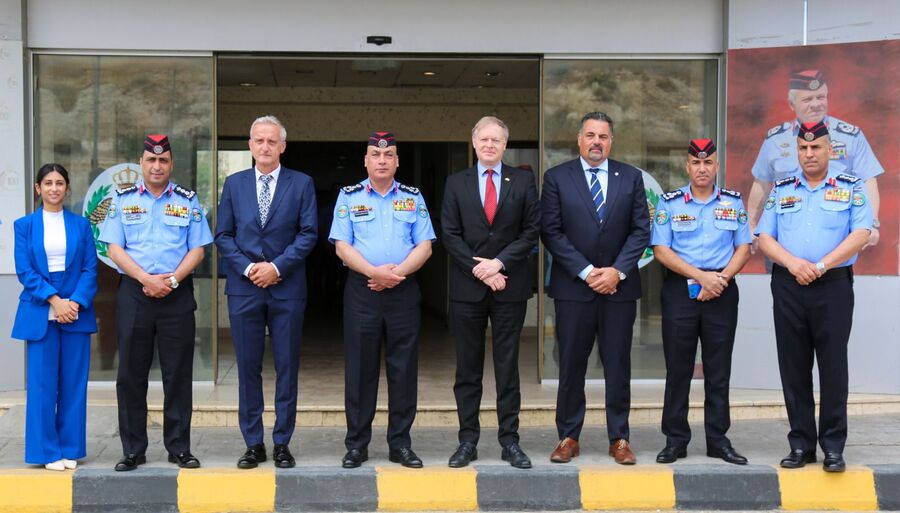 إدارة المختبرات والأدلة الجرمية تتسلم معدات