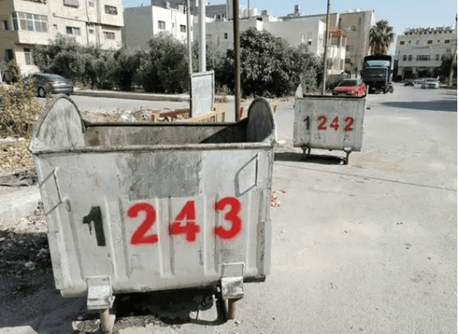 لمنع سرقتها.. بلدية اربد ترقم حاويات