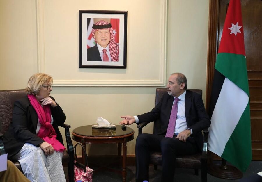 الصفدي يلتقي باربرا ليف.. هذا ما