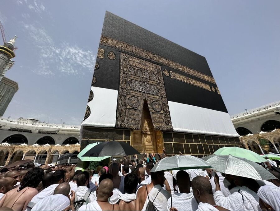 مكة المكرمة تفيض بالحجاج مع بدء