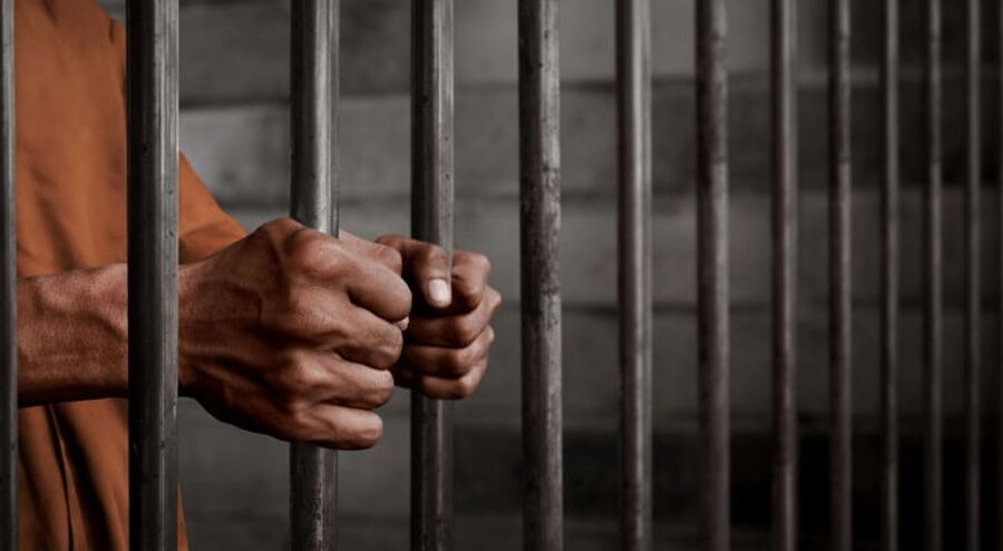 الحبس لـبلطجي استعرض القوة داخل مطعم