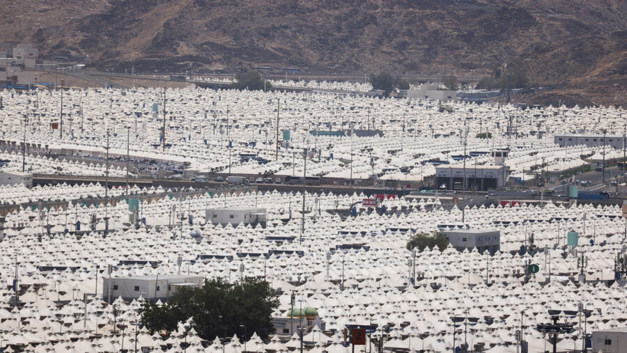 الحجاج في منى مدينة الخيام الكبرى