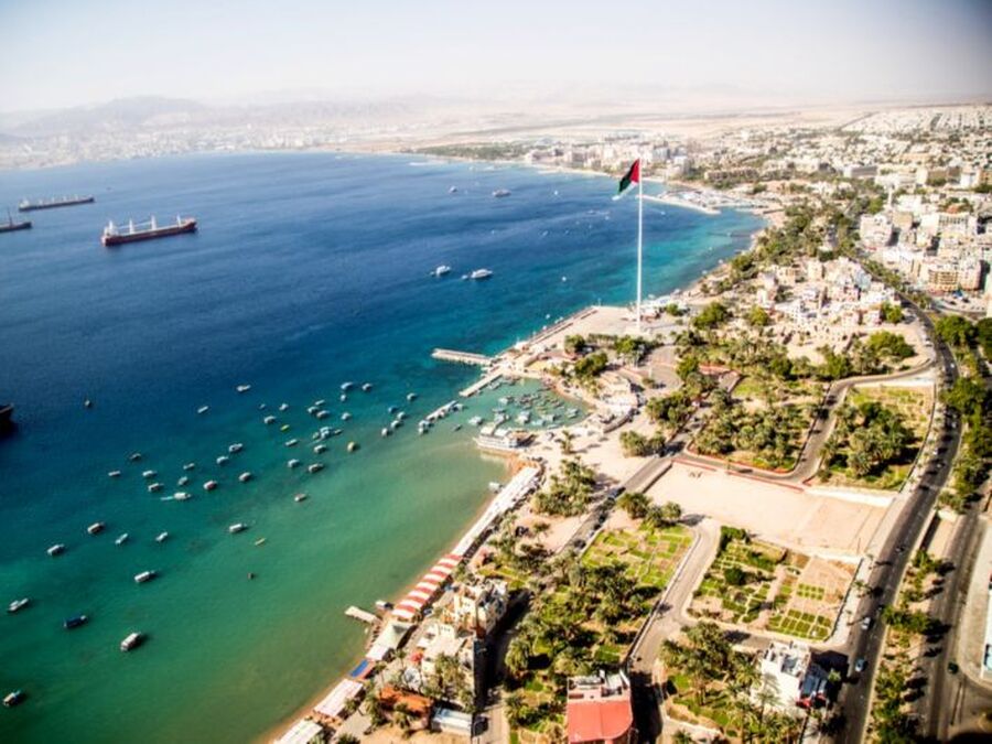 سلطة العقبة تخضع المخالفين بإلقاء النفايات